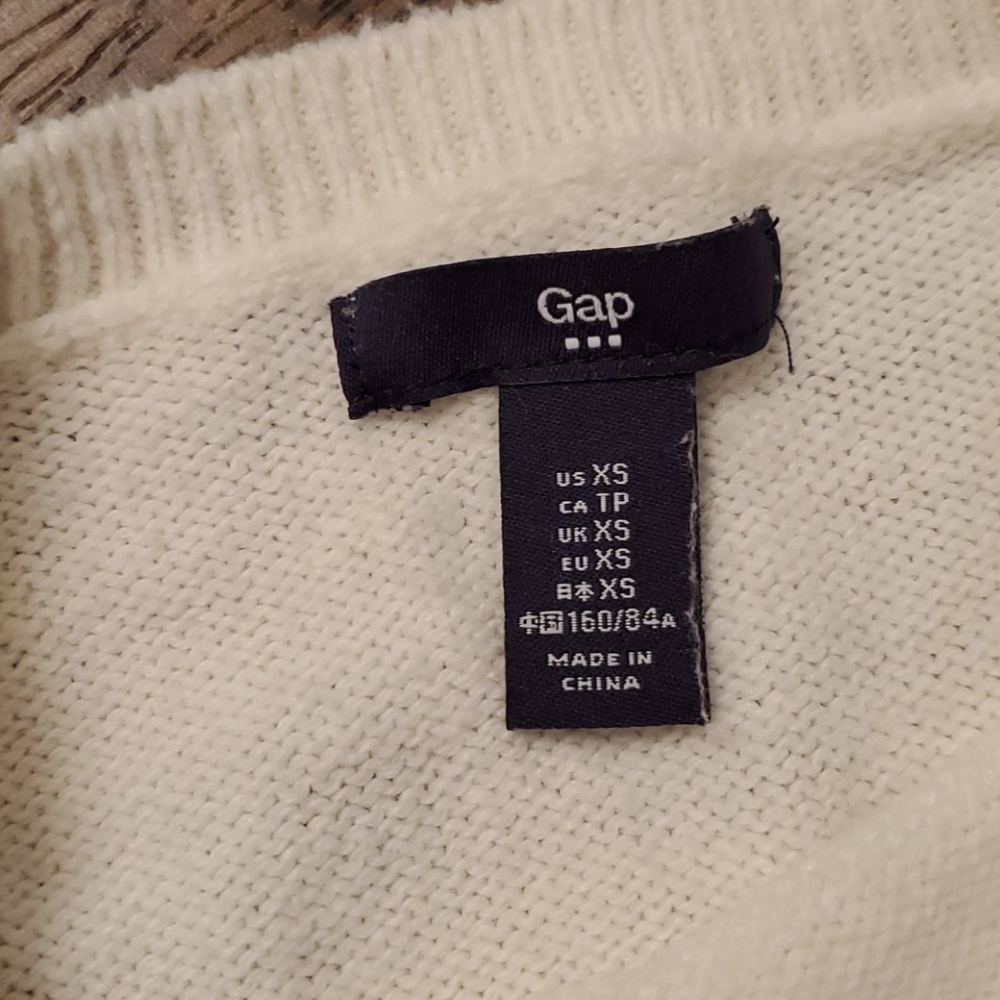 GAP Sweater/Top - Picture 2 of 3